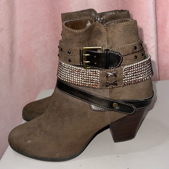 YELLOWBOX MULTI STRAP BOOTIES - Picture 3 of 6